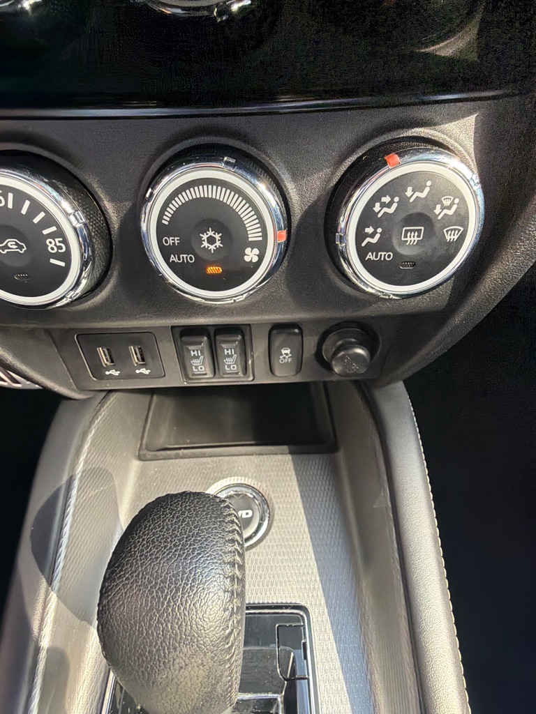Photo 8 of this MITSUBISHI OUTLANDER SPORT
