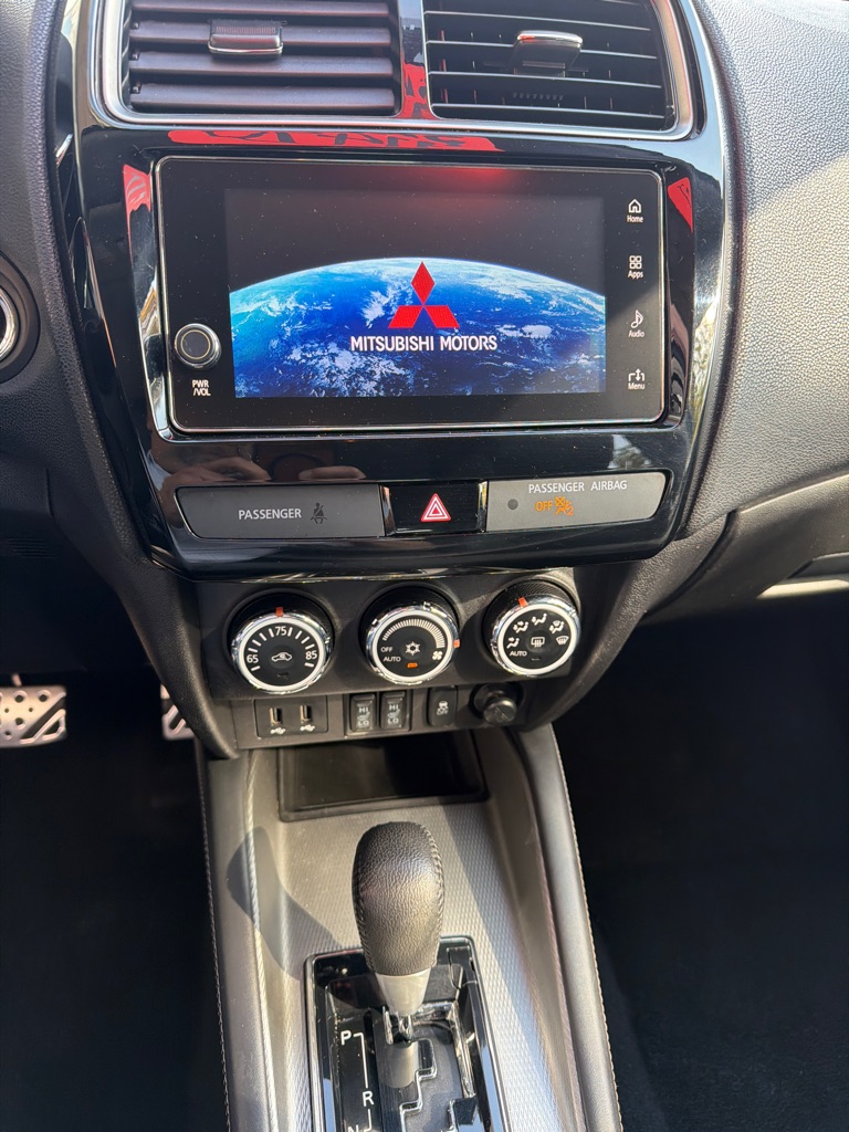 Photo 7 of this MITSUBISHI OUTLANDER SPORT