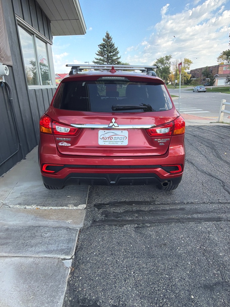 Photo 3 of this MITSUBISHI OUTLANDER SPORT