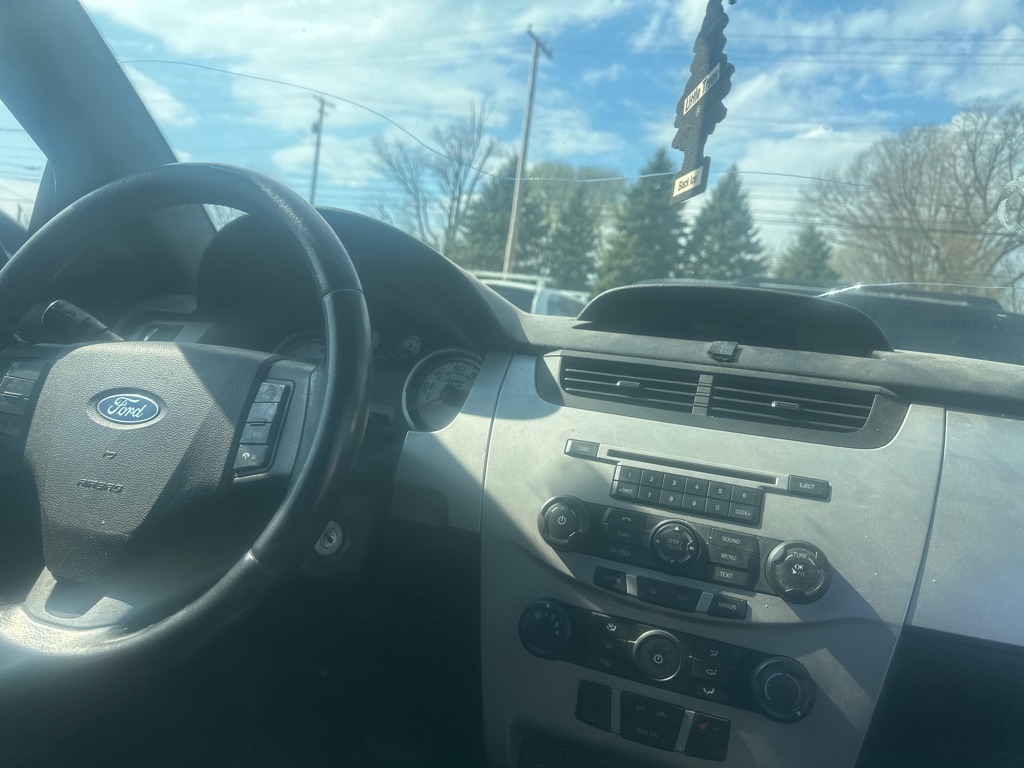 Photo 10 of this FORD FOCUS