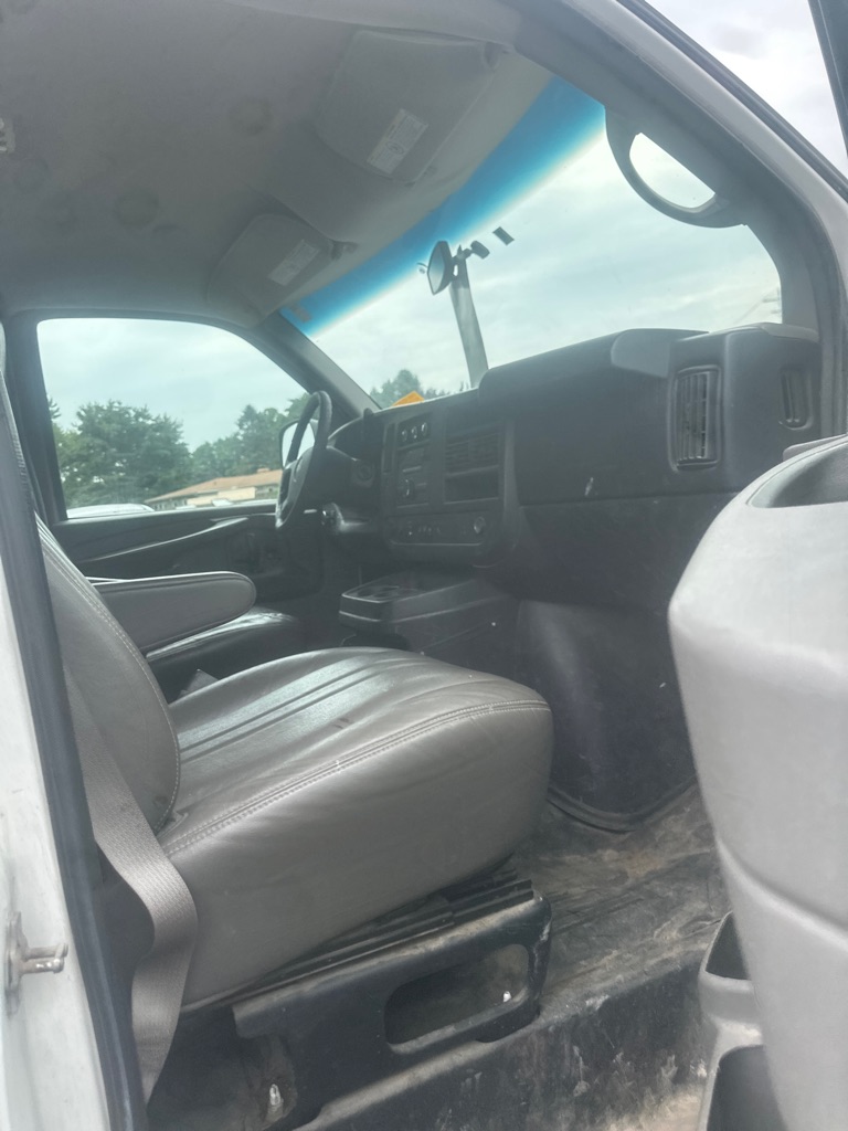 Photo 6 of this CHEVROLET EXPRESS G2500