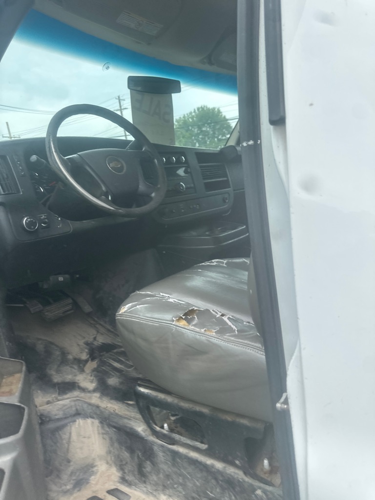 Photo 9 of this CHEVROLET EXPRESS G2500
