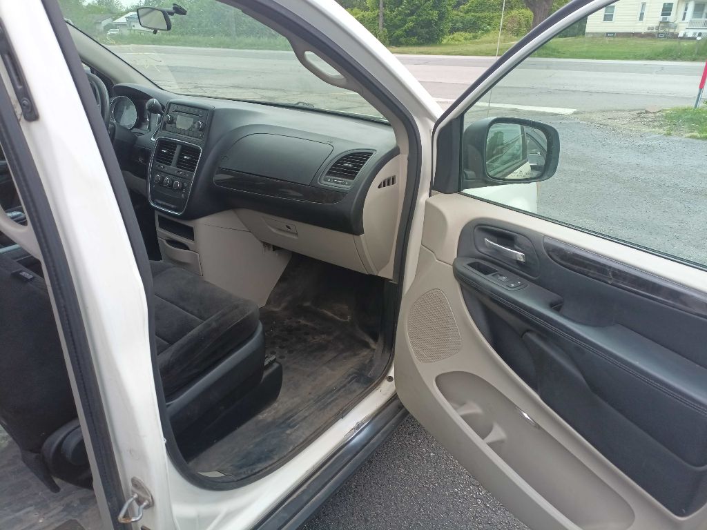 Photo 6 of this DODGE RAM VAN