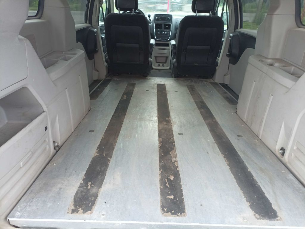 Photo 13 of this DODGE RAM VAN