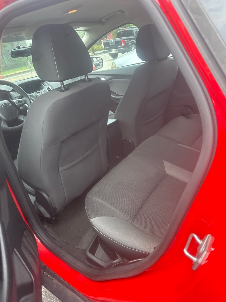 Photo 8 of this FORD FOCUS
