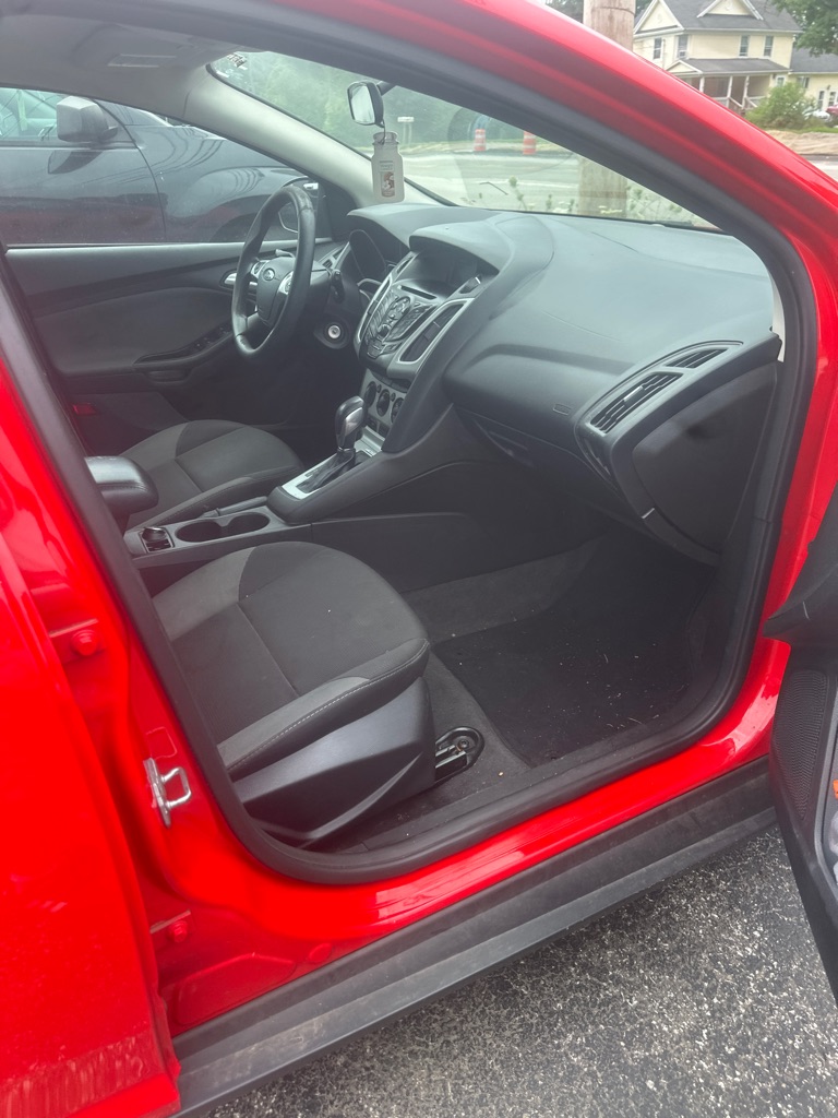 Photo 10 of this FORD FOCUS