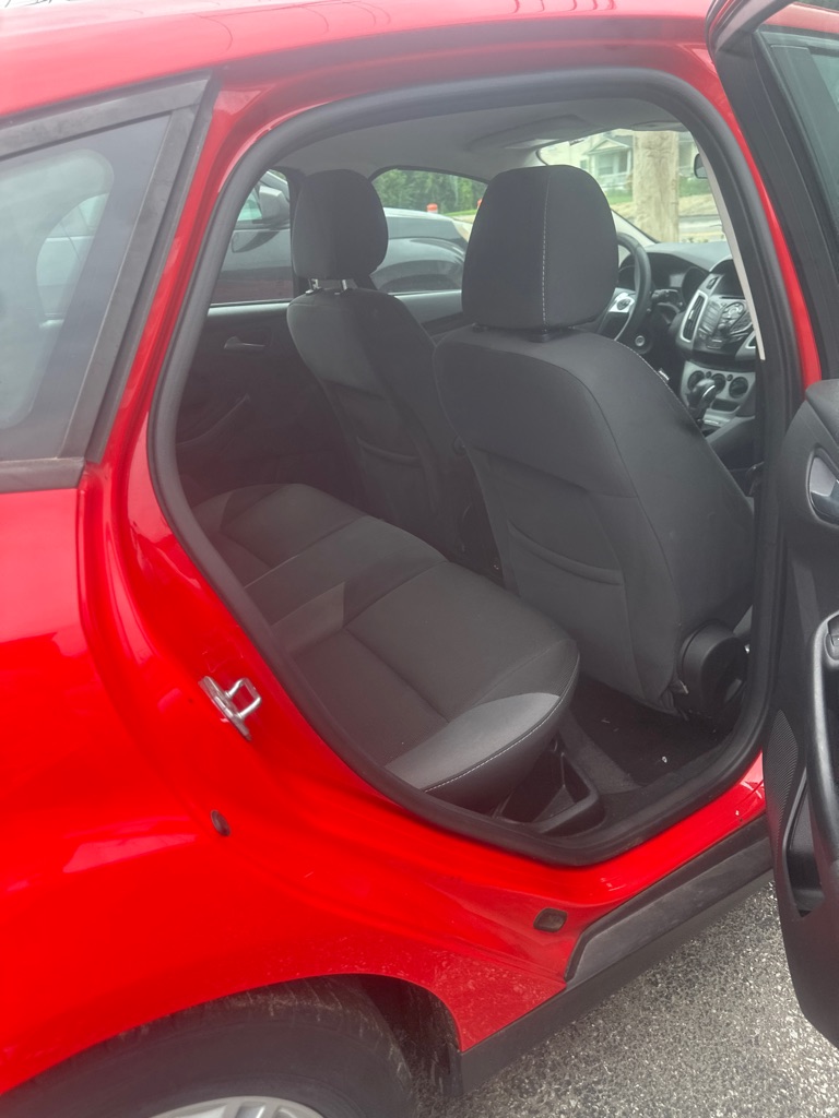 Photo 9 of this FORD FOCUS