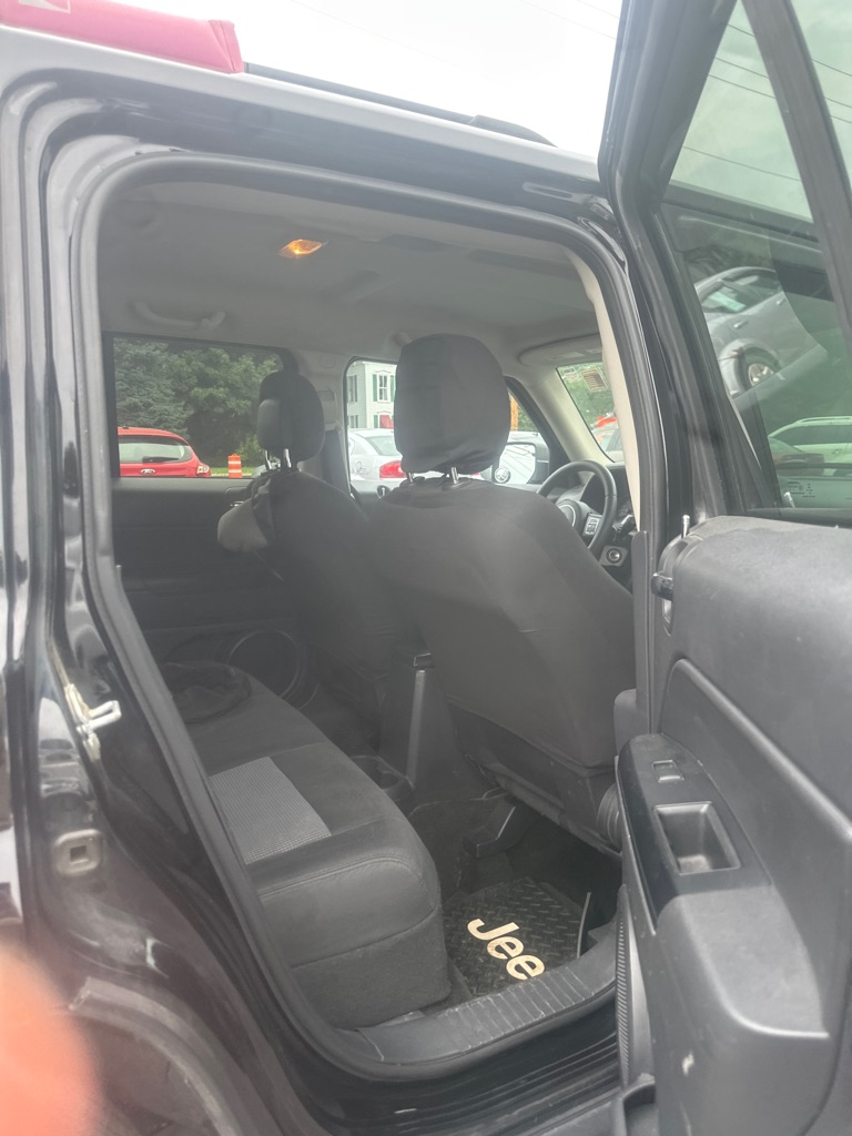 Photo 8 of this JEEP PATRIOT