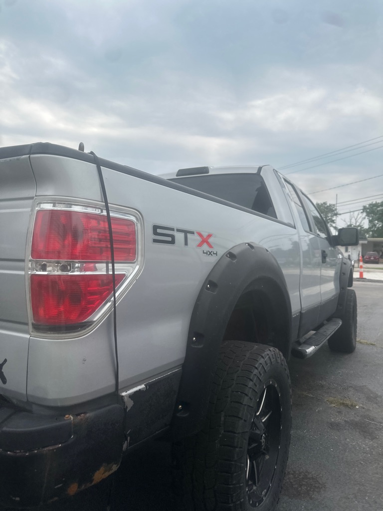 Photo 6 of this FORD F150