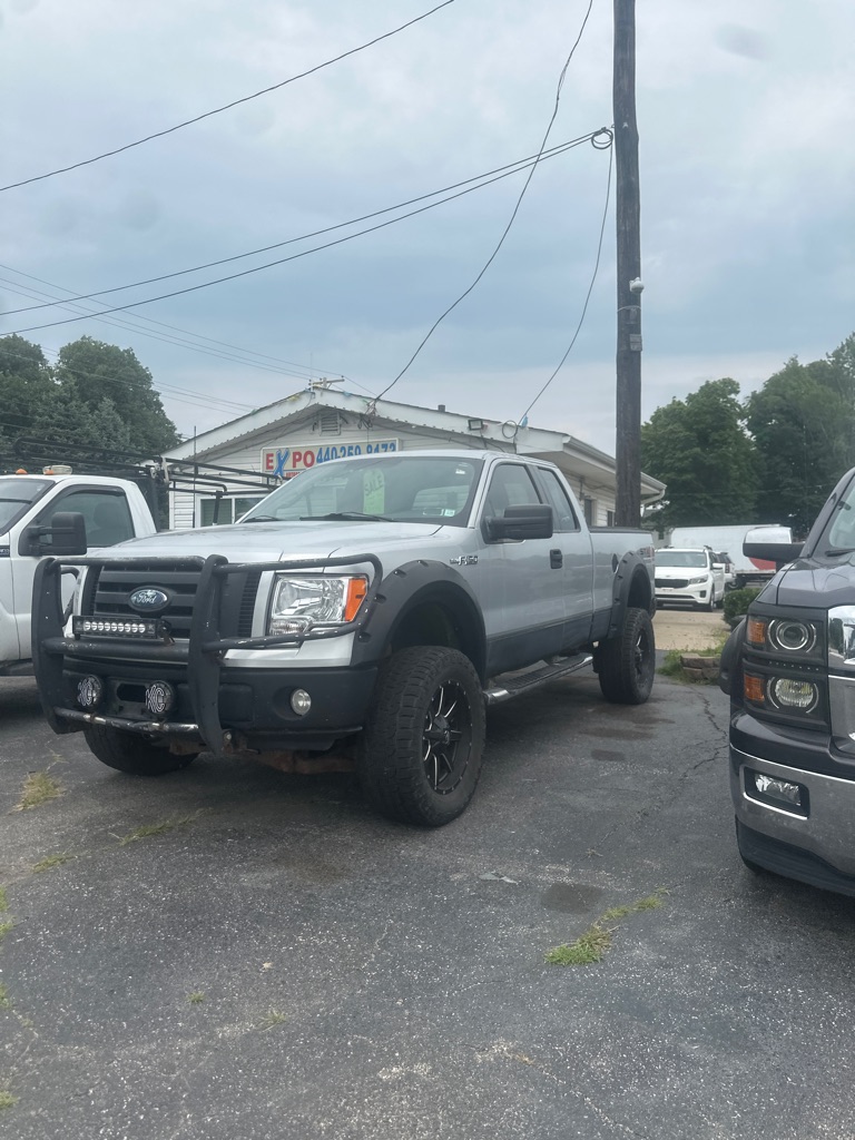 Photo 3 of this FORD F150