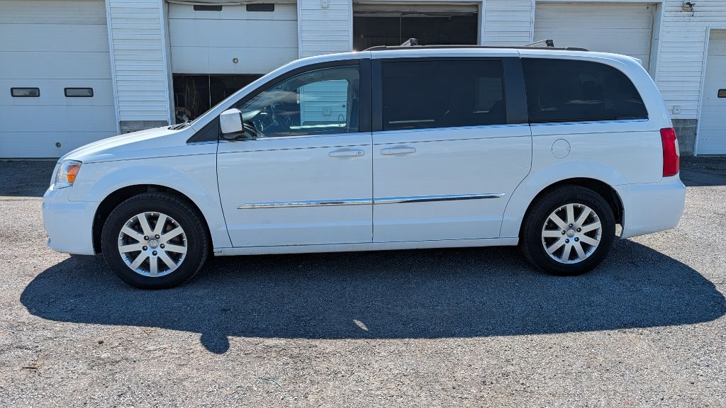 Photo 3 of this CHRYSLER TOWN AND COUNTR