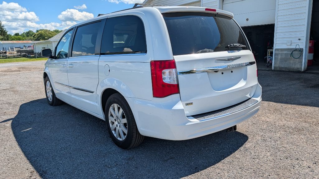 Photo 2 of this CHRYSLER TOWN AND COUNTR