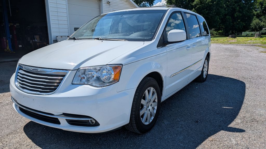 Photo 5 of this CHRYSLER TOWN AND COUNTR