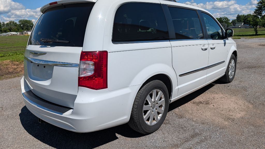 Photo 8 of this CHRYSLER TOWN AND COUNTR