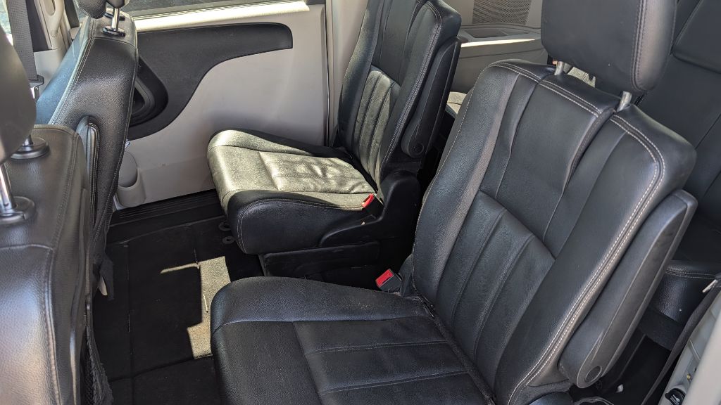 Photo 12 of this CHRYSLER TOWN AND COUNTR