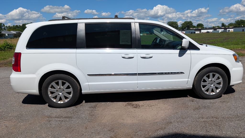 Photo 7 of this CHRYSLER TOWN AND COUNTR