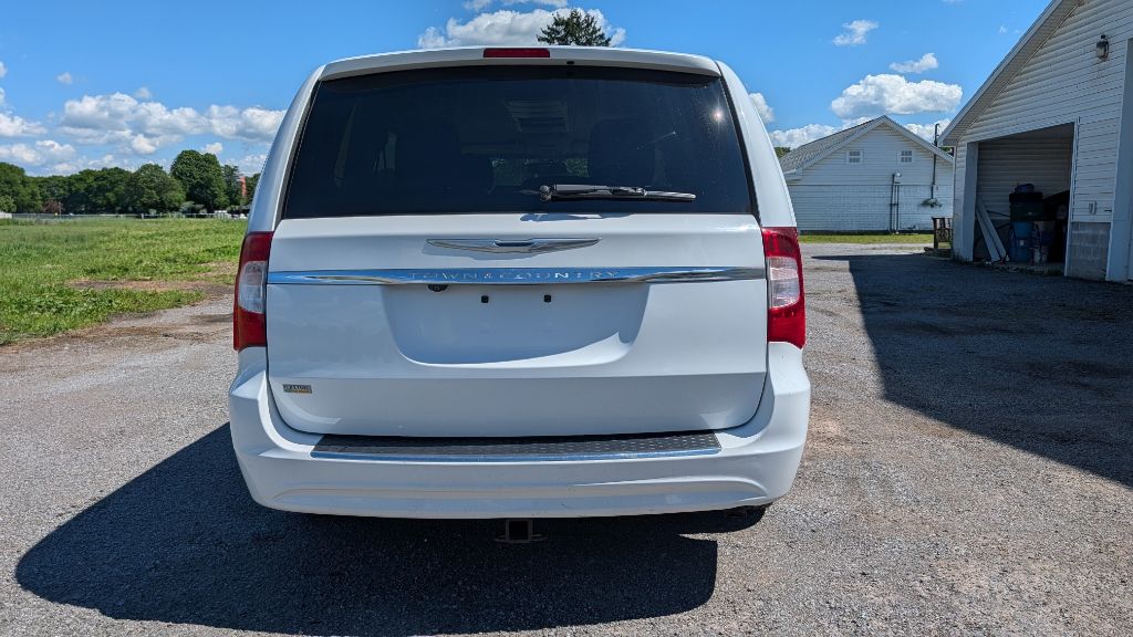 Photo 4 of this CHRYSLER TOWN AND COUNTR
