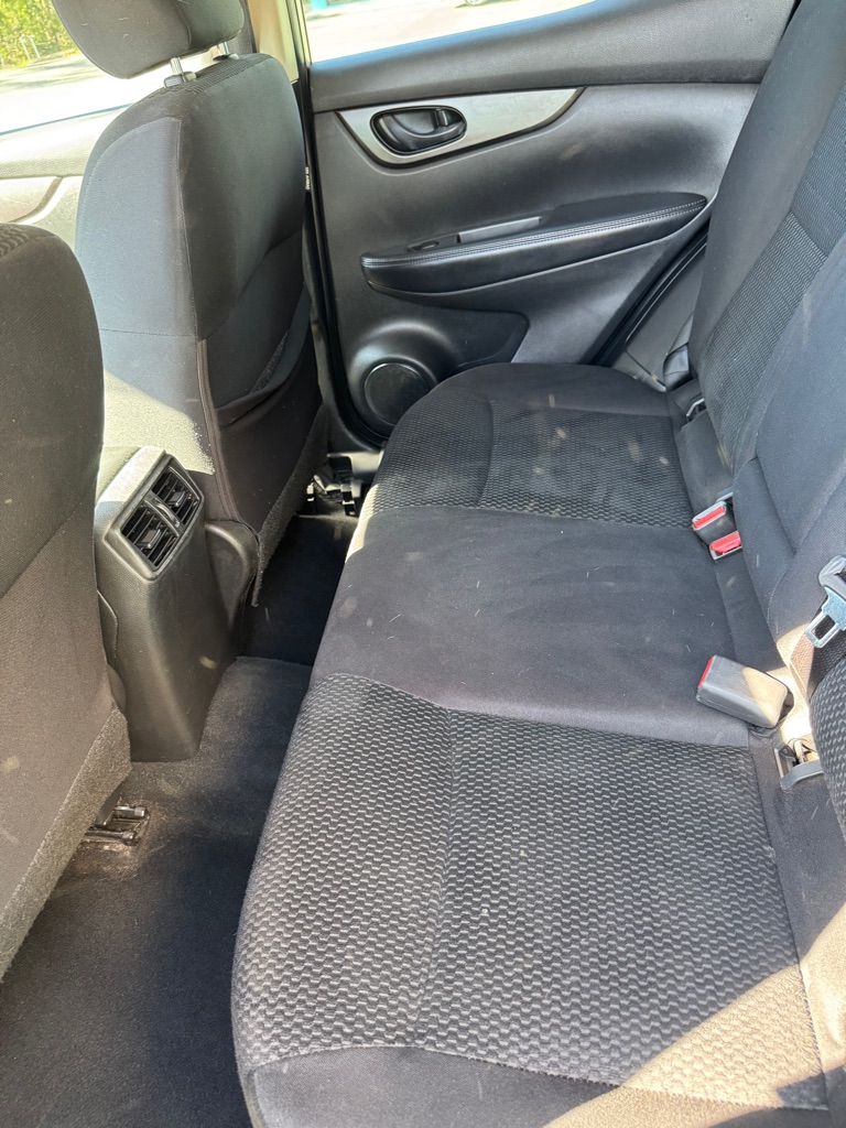 Photo 5 of this NISSAN ROGUE SPORT
