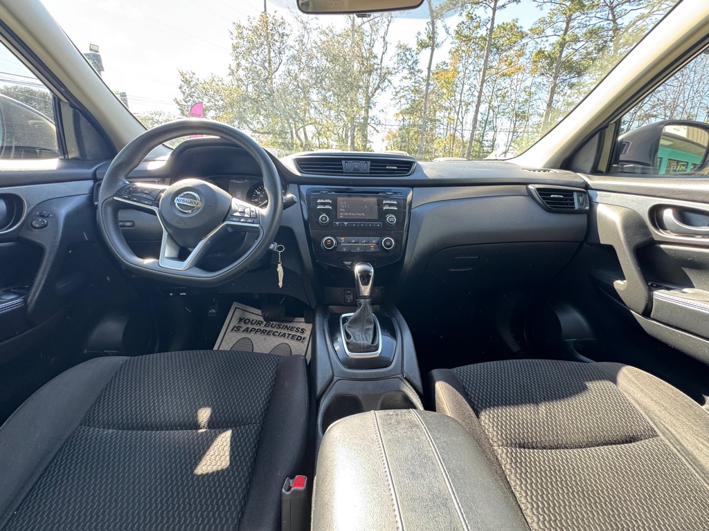 Photo 7 of this NISSAN ROGUE SPORT