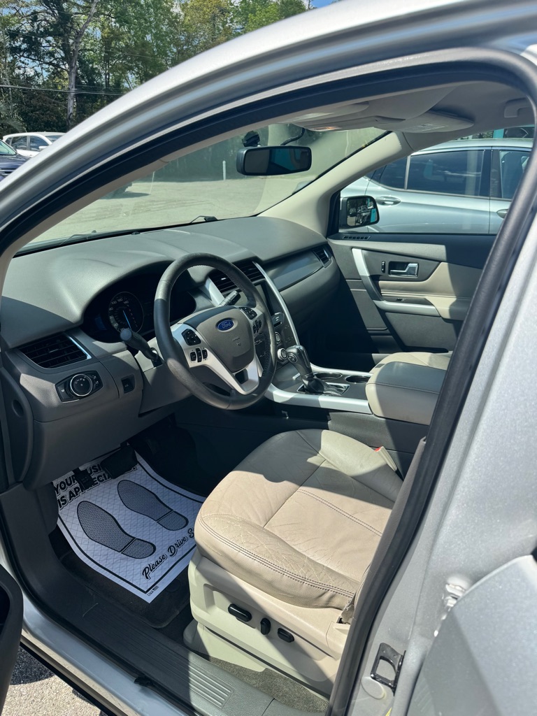 Photo 7 of this FORD EDGE