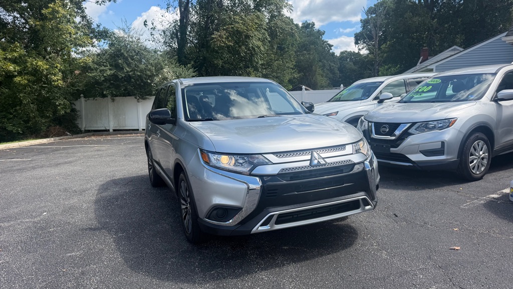 Silver 2020 Mitsubishi Outlander SUV / Crossover Front-Wheel Drive Automatic