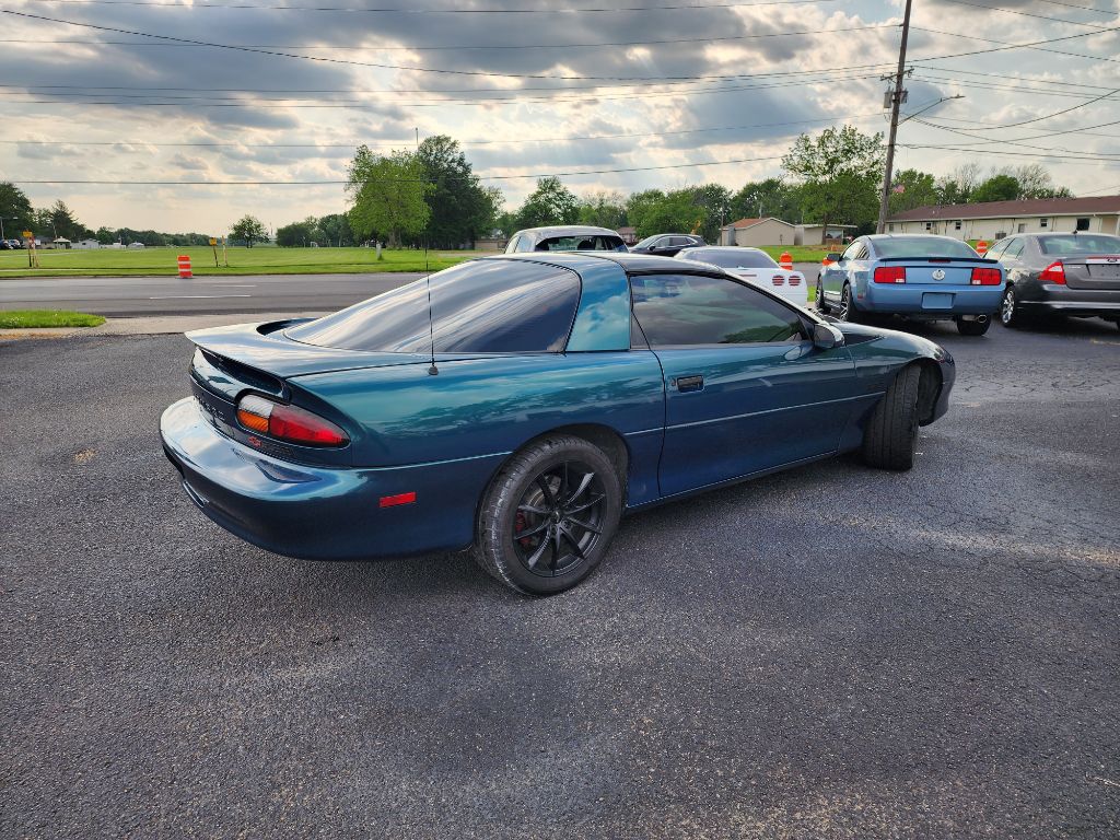 Photo 2 of this CHEVROLET CAMARO