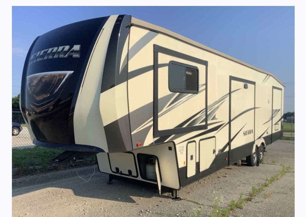 2019 FOREST RIVER 379FLOK