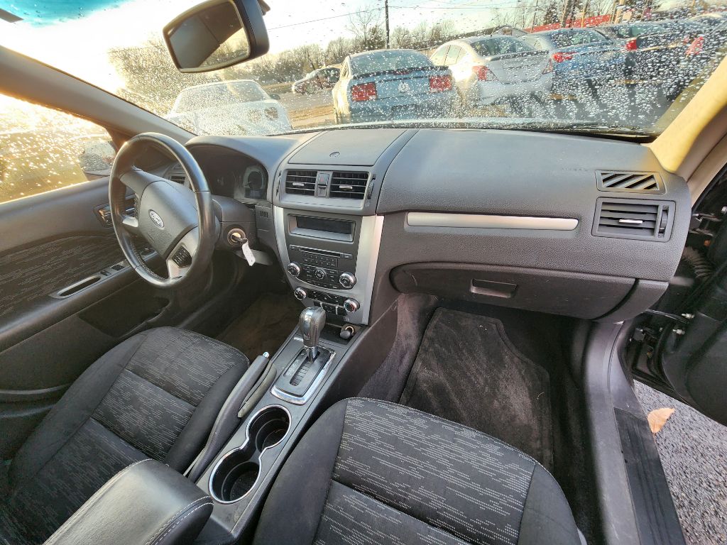 Photo 13 of this FORD FUSION