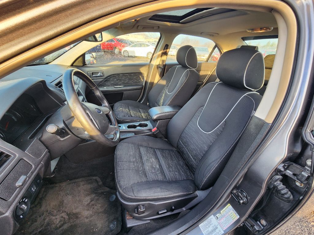 Photo 16 of this FORD FUSION