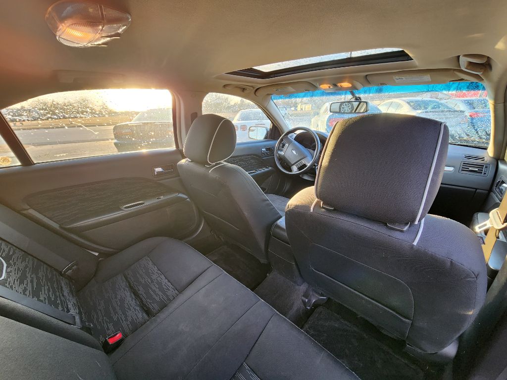 Photo 20 of this FORD FUSION