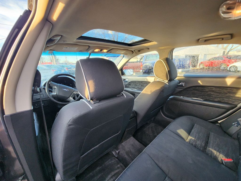 Photo 19 of this FORD FUSION