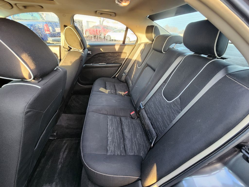 Photo 18 of this FORD FUSION