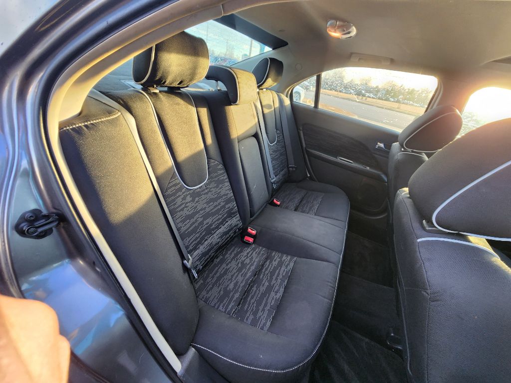 Photo 17 of this FORD FUSION