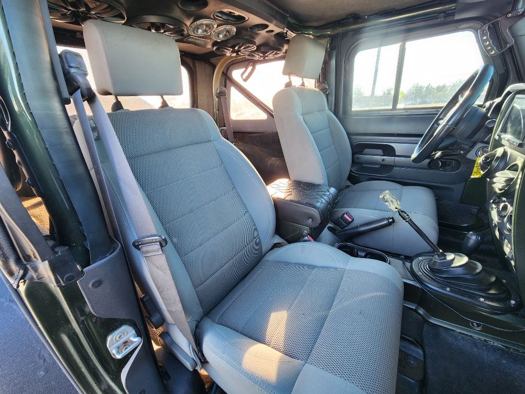 Photo 16 of this JEEP WRANGLER
