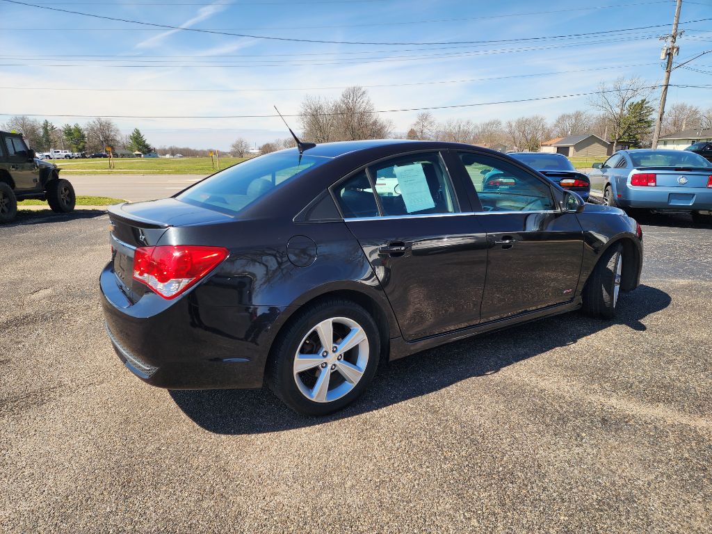 Photo 4 of this CHEVROLET CRUZE