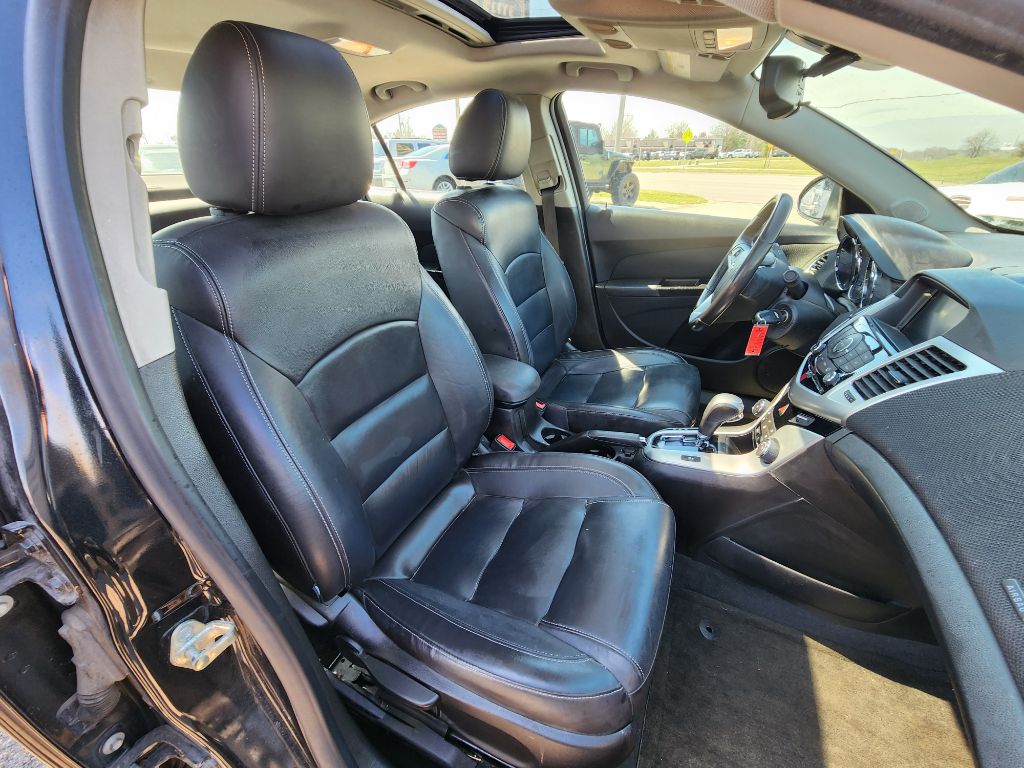 Photo 16 of this CHEVROLET CRUZE