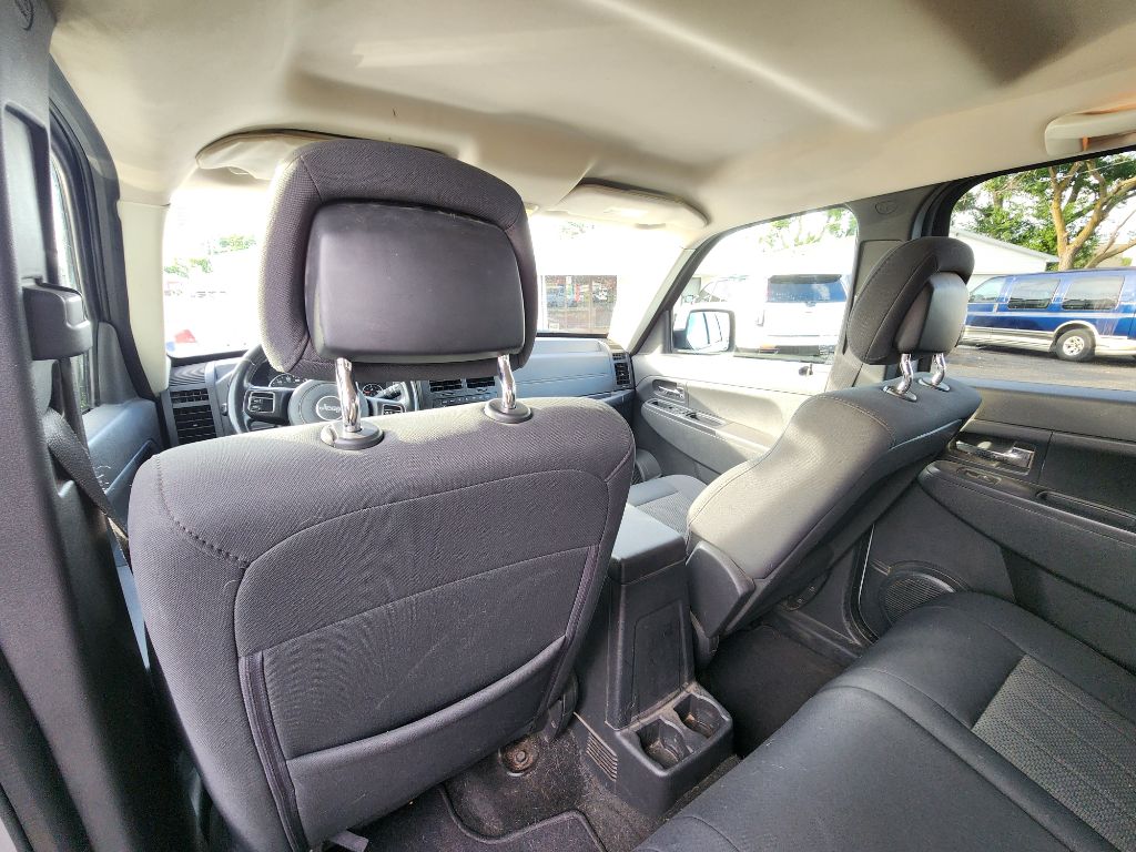 Photo 18 of this JEEP LIBERTY