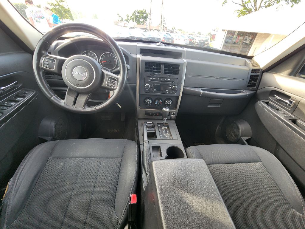 Photo 13 of this JEEP LIBERTY