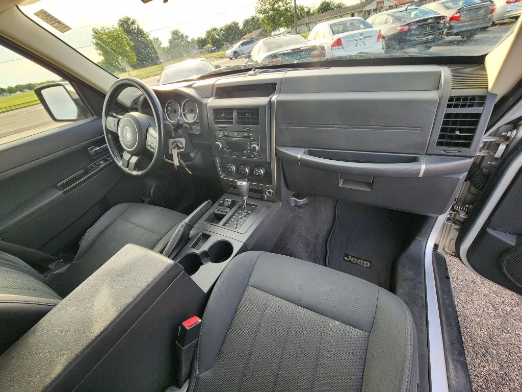 Photo 15 of this JEEP LIBERTY