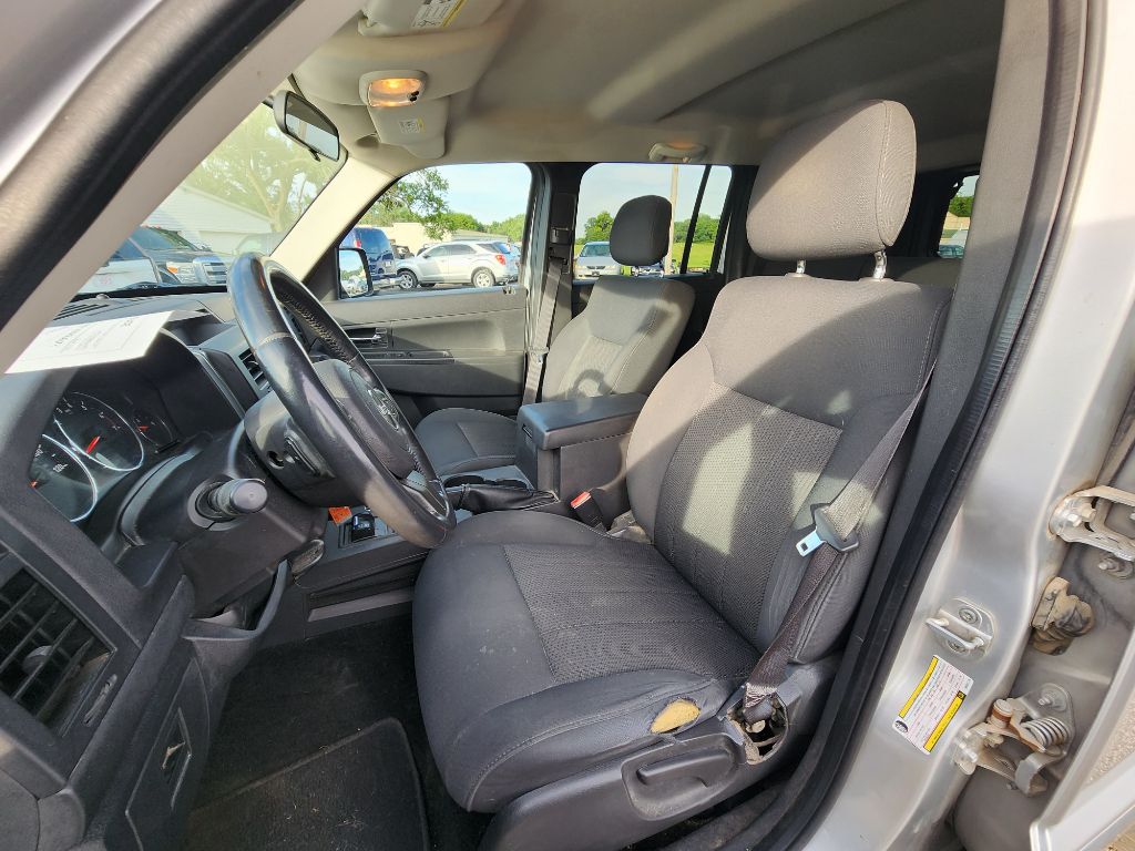 Photo 14 of this JEEP LIBERTY