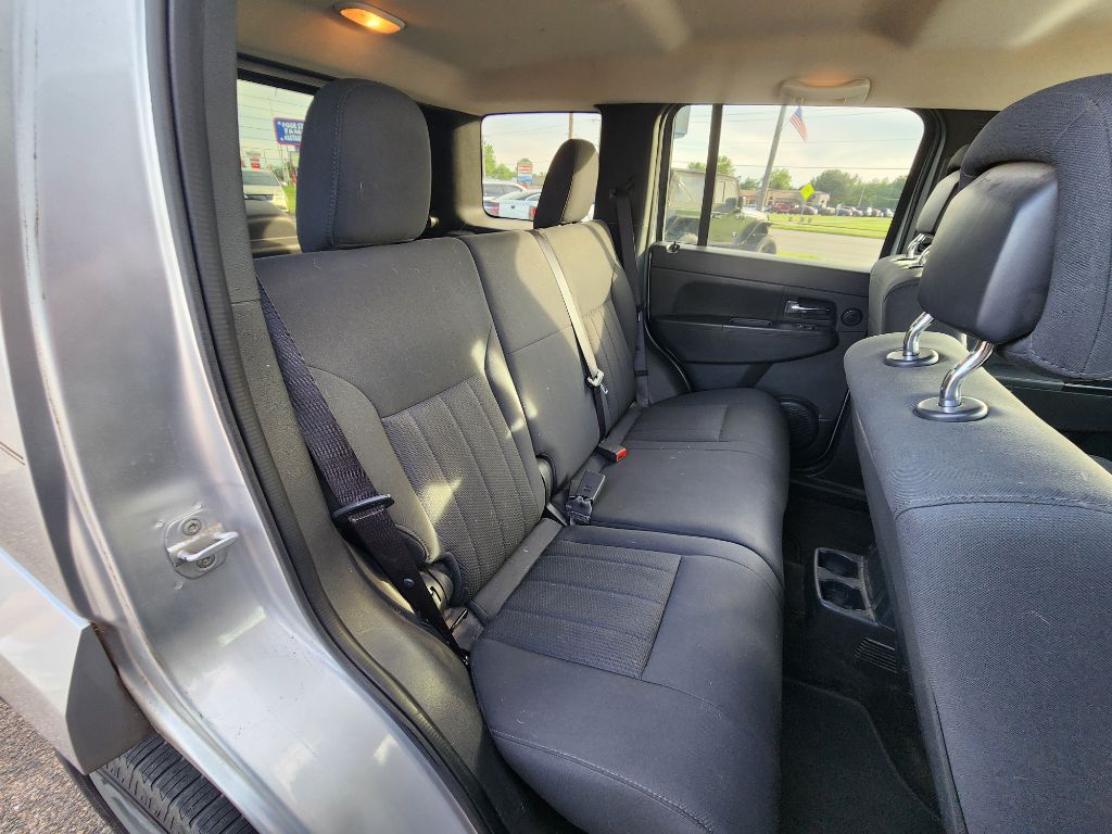 Photo 19 of this JEEP LIBERTY