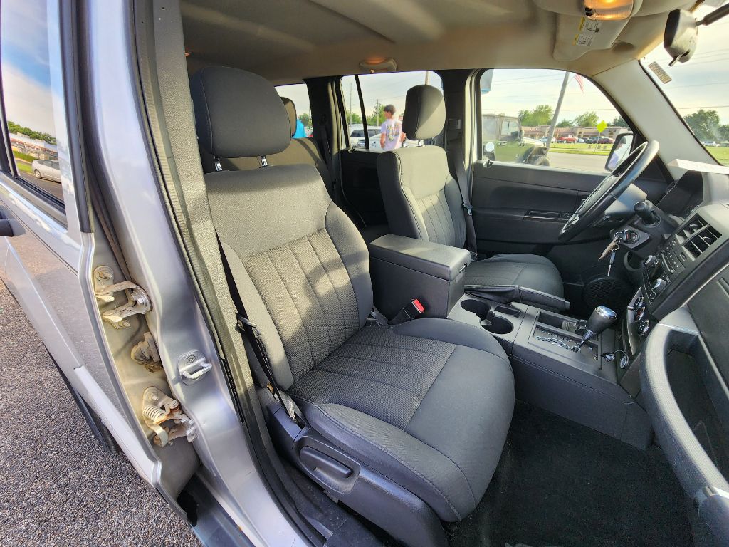 Photo 16 of this JEEP LIBERTY