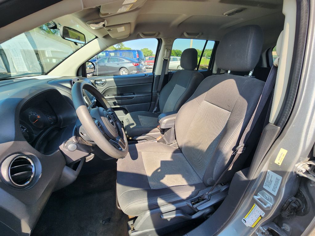 Photo 14 of this JEEP COMPASS