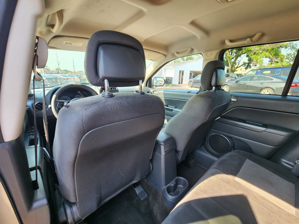 Photo 18 of this JEEP COMPASS