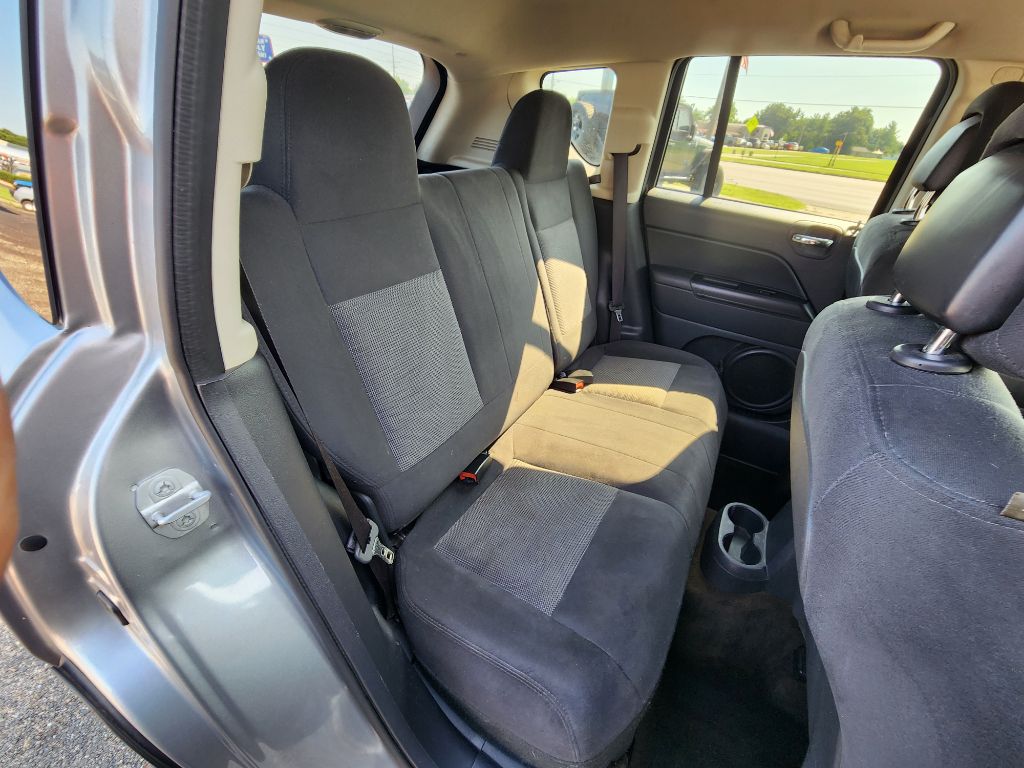 Photo 19 of this JEEP COMPASS