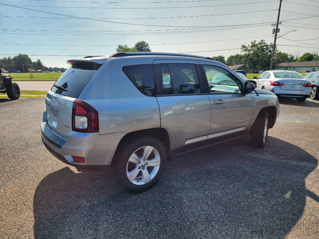 Photo 2 of this JEEP COMPASS