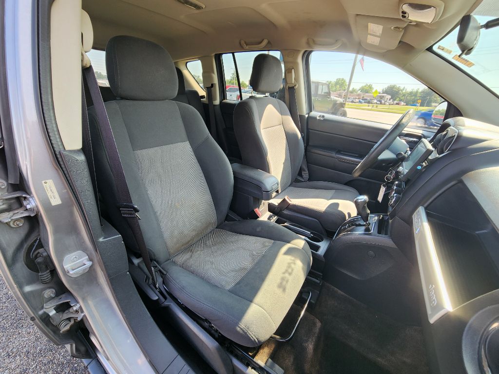 Photo 15 of this JEEP COMPASS