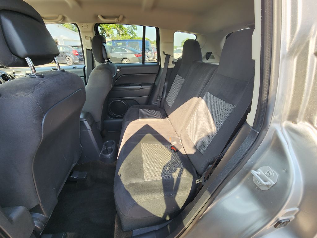 Photo 17 of this JEEP COMPASS