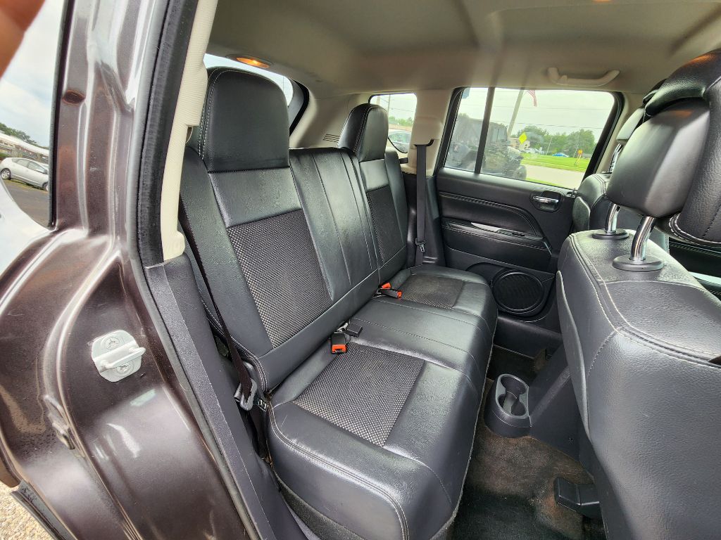 Photo 19 of this JEEP COMPASS