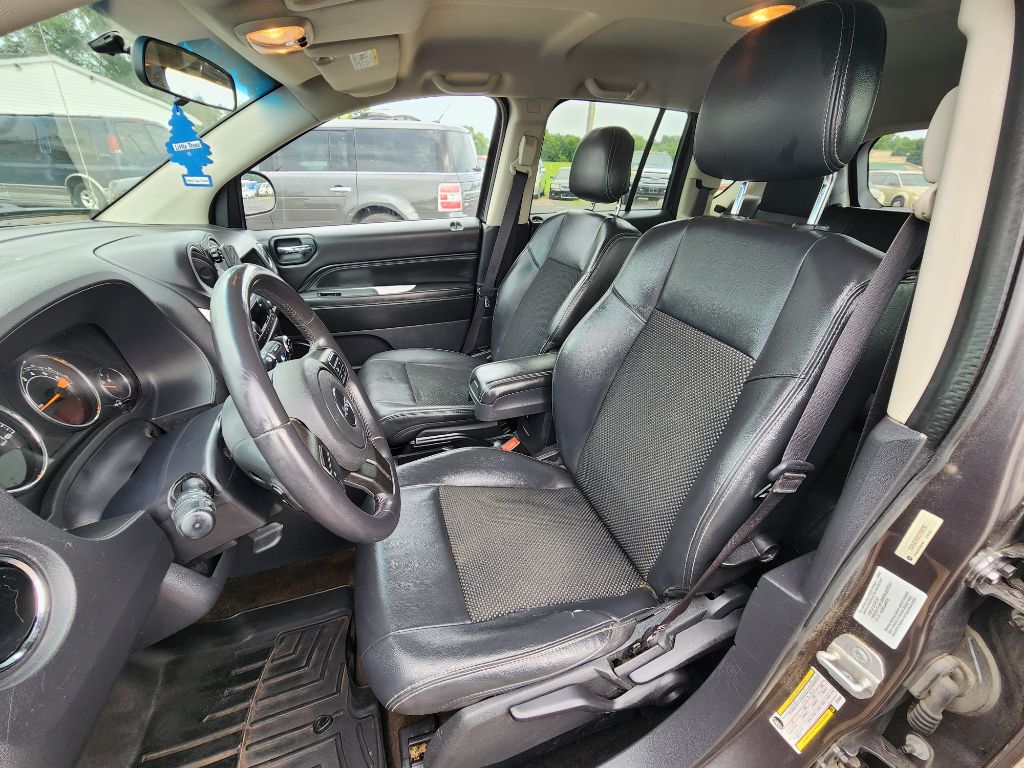 Photo 14 of this JEEP COMPASS